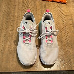 Womens Nike tennis shoes